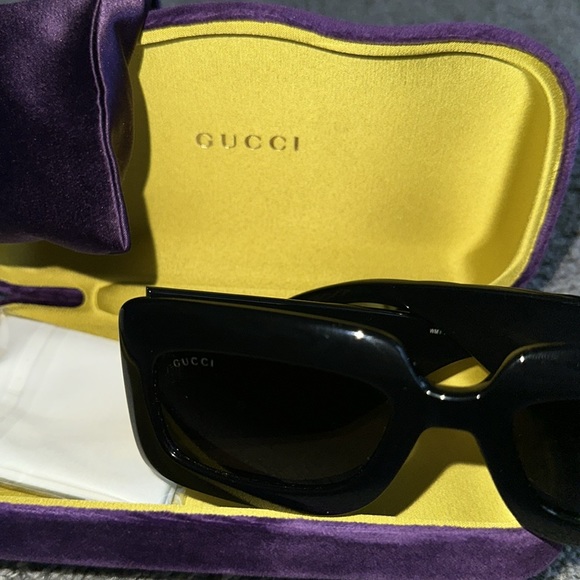 Gucci like new thick rim sunglasses - Picture 2 of 6